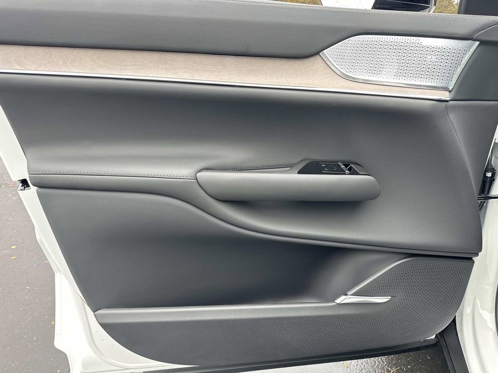 New 2025 Volvo EX90 Ultra w/ Protection Package Premier image 11