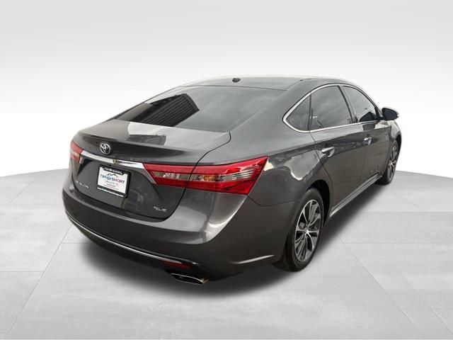 Used 2018 Toyota Avalon XLE Premium image 2