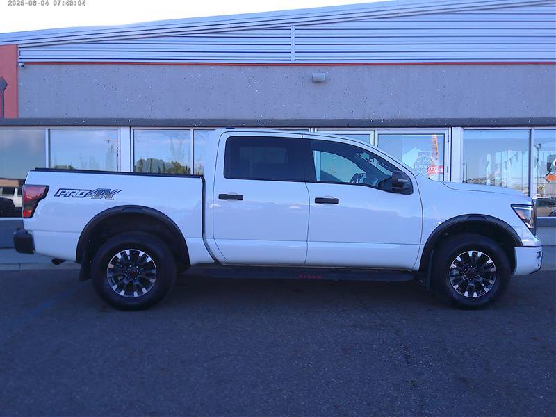Used 2024 Nissan Titan PRO-4X w/ Pro-4x Convenience Package AWD/4WD image 5