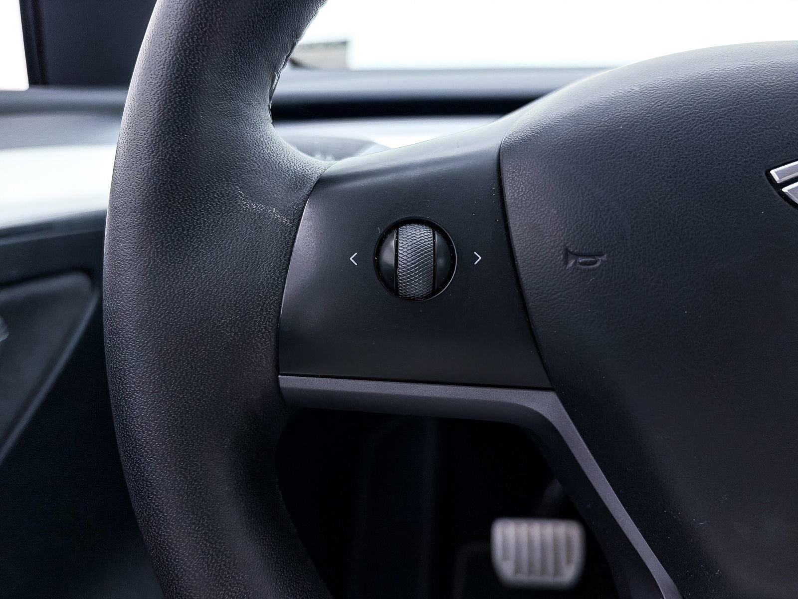 Used 2023 Tesla Model Y Performance image 30