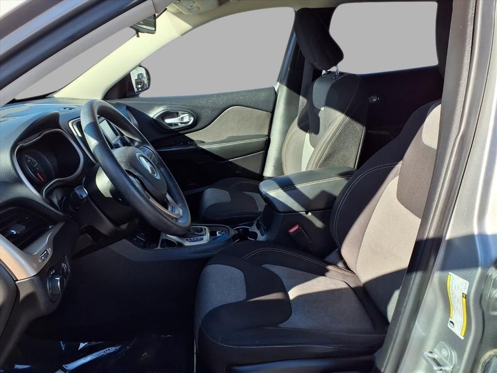 Used 2016 Jeep Cherokee Sport image 21