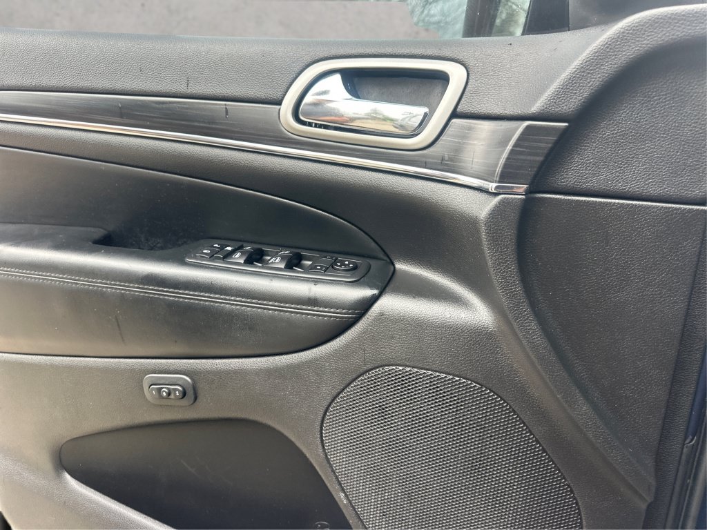 Used 2020 Jeep Grand Cherokee Limited AWD/4WD image 28