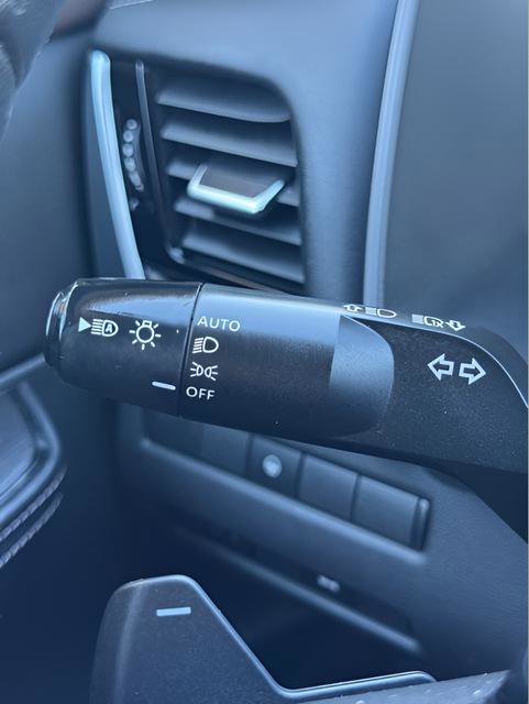 Used 2022 Nissan Rogue SV w/ SV Premium Package image 27