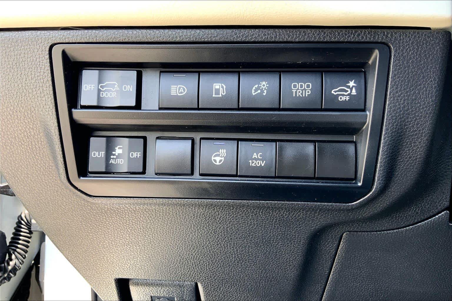 Used 2023 Toyota Sequoia Capstone RWD image 33