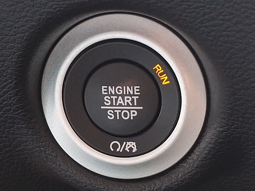Used 2025 Chrysler Pacifica Select FWD image 19