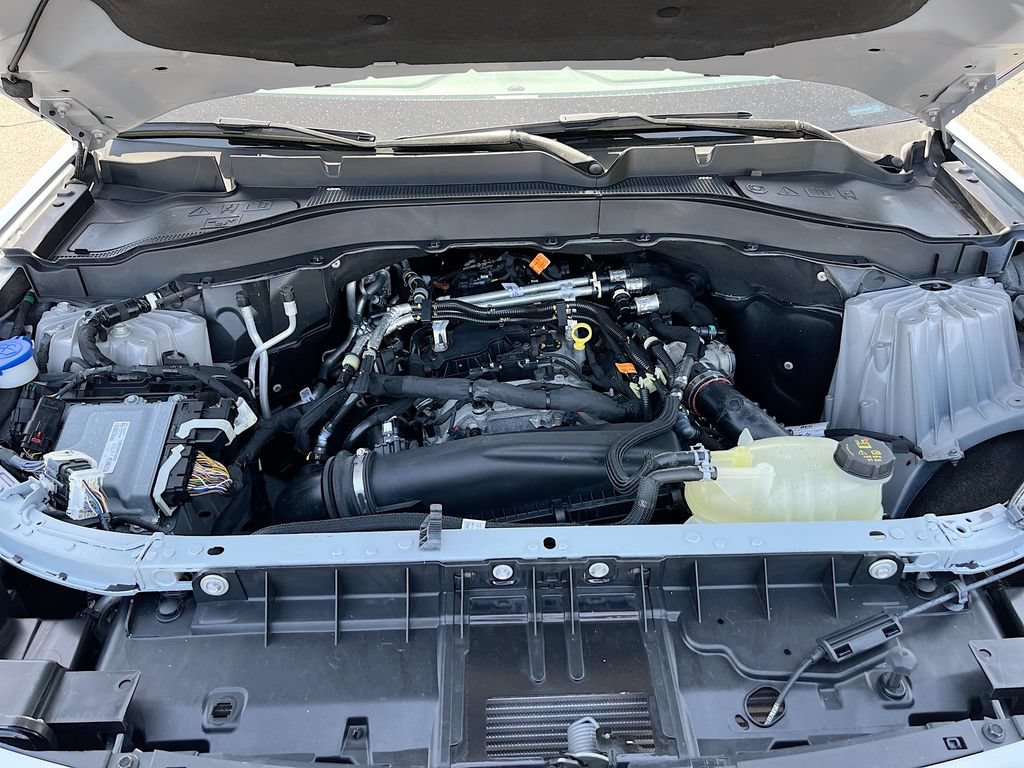 Used 2025 Ford Explorer Active AWD/4WD image 30