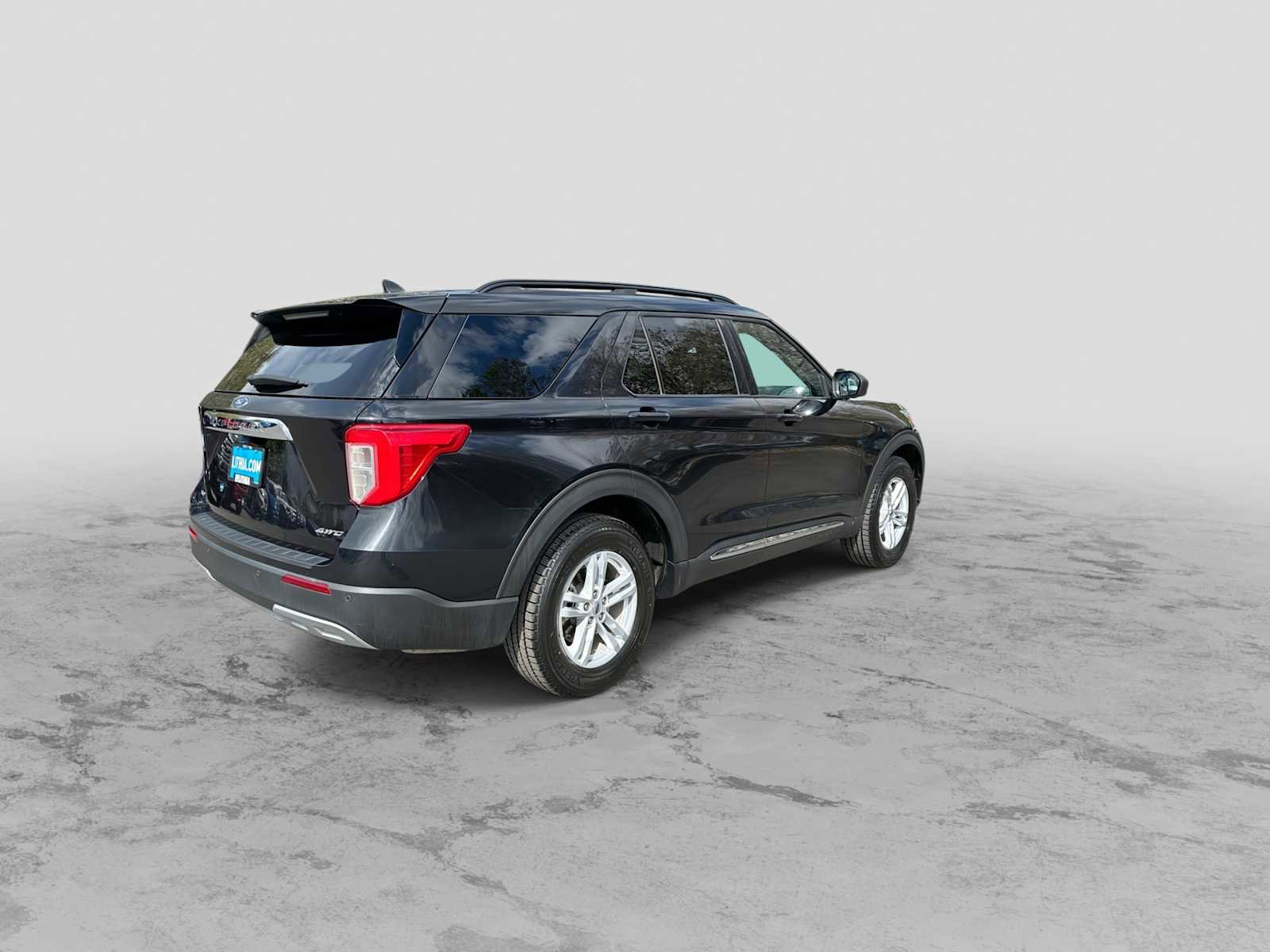Used 2024 Ford Explorer XLT w/ Equipment Group 202A AWD/4WD image 8