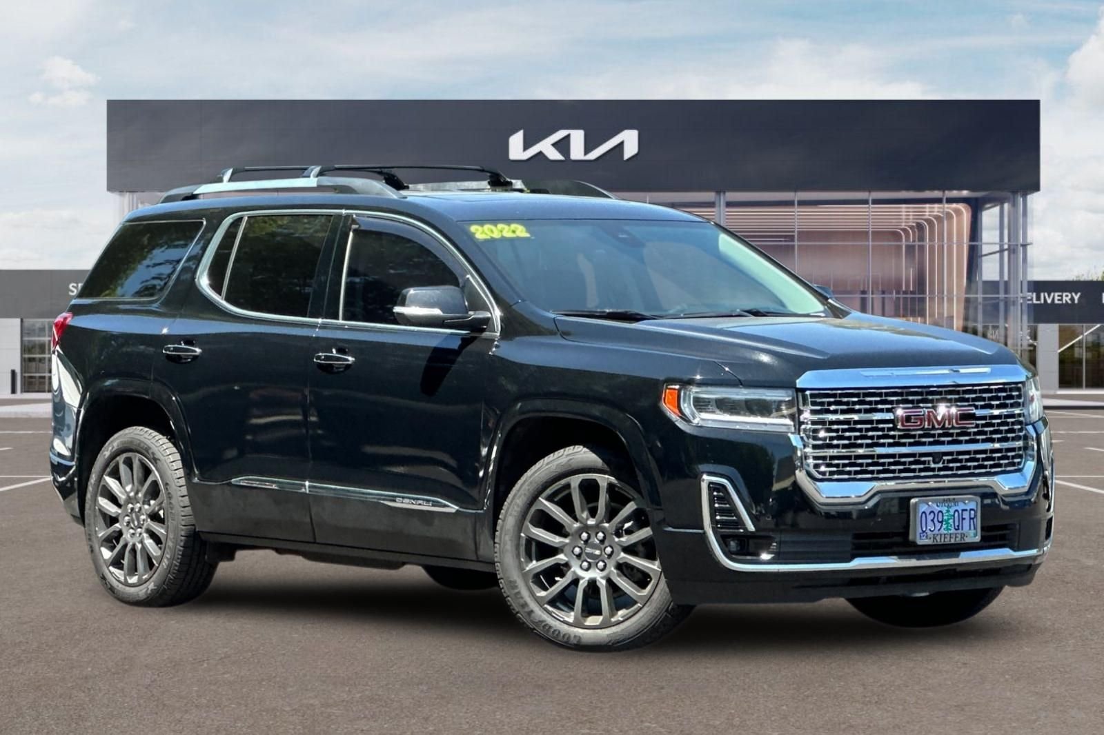 Used 2022 GMC Acadia Denali w/ Black Diamond Edition AWD/4WD image 2
