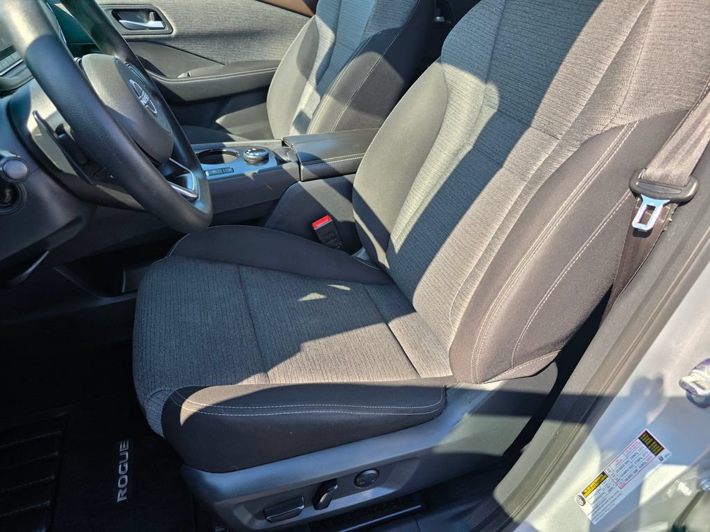 Used 2022 Nissan Rogue SV AWD/4WD image 17