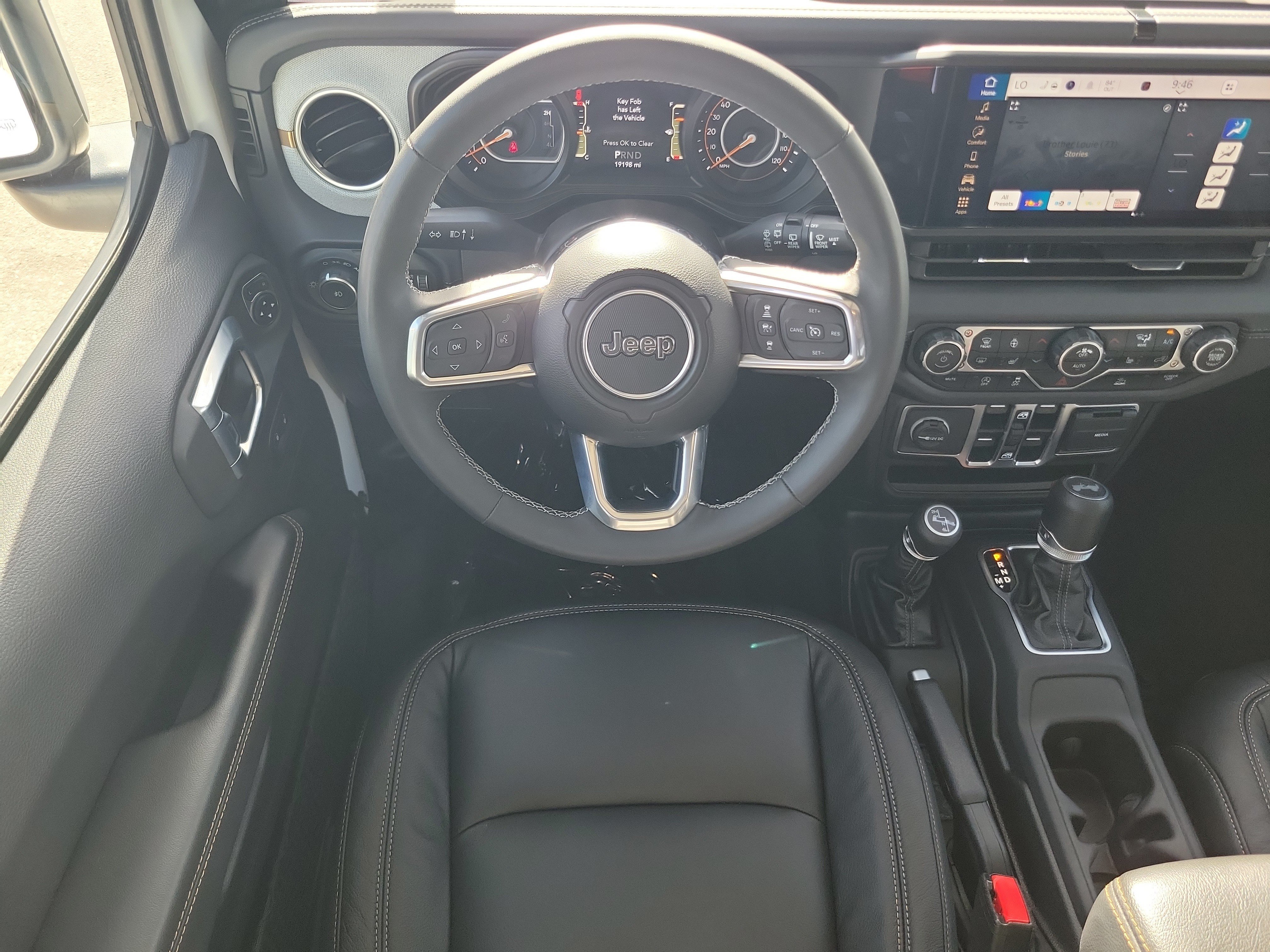 Used 2025 Jeep Wrangler Unlimited Sahara AWD/4WD image 17