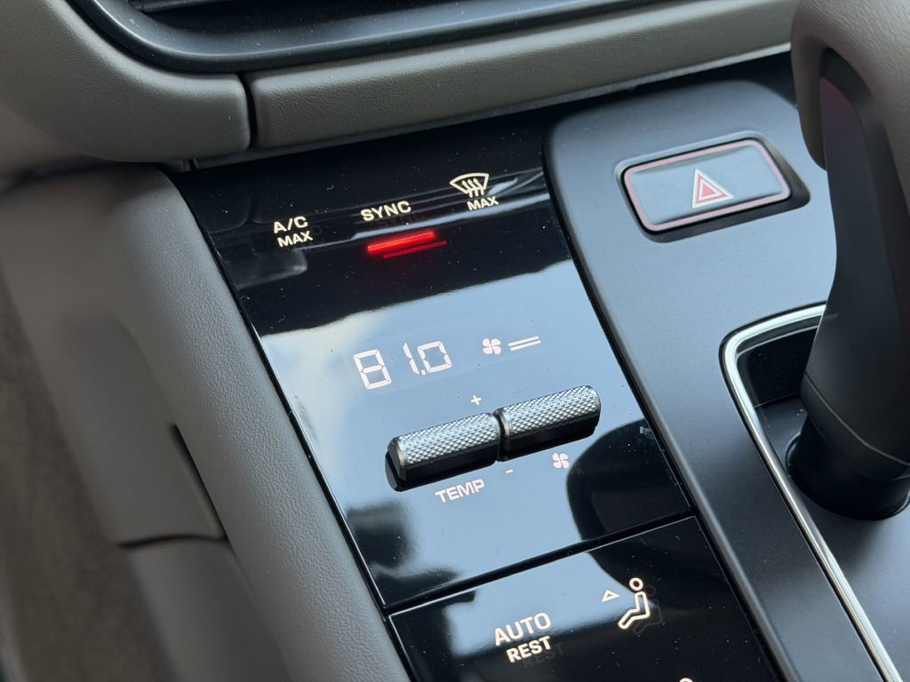 Used 2024 Porsche Macan BASE image 38