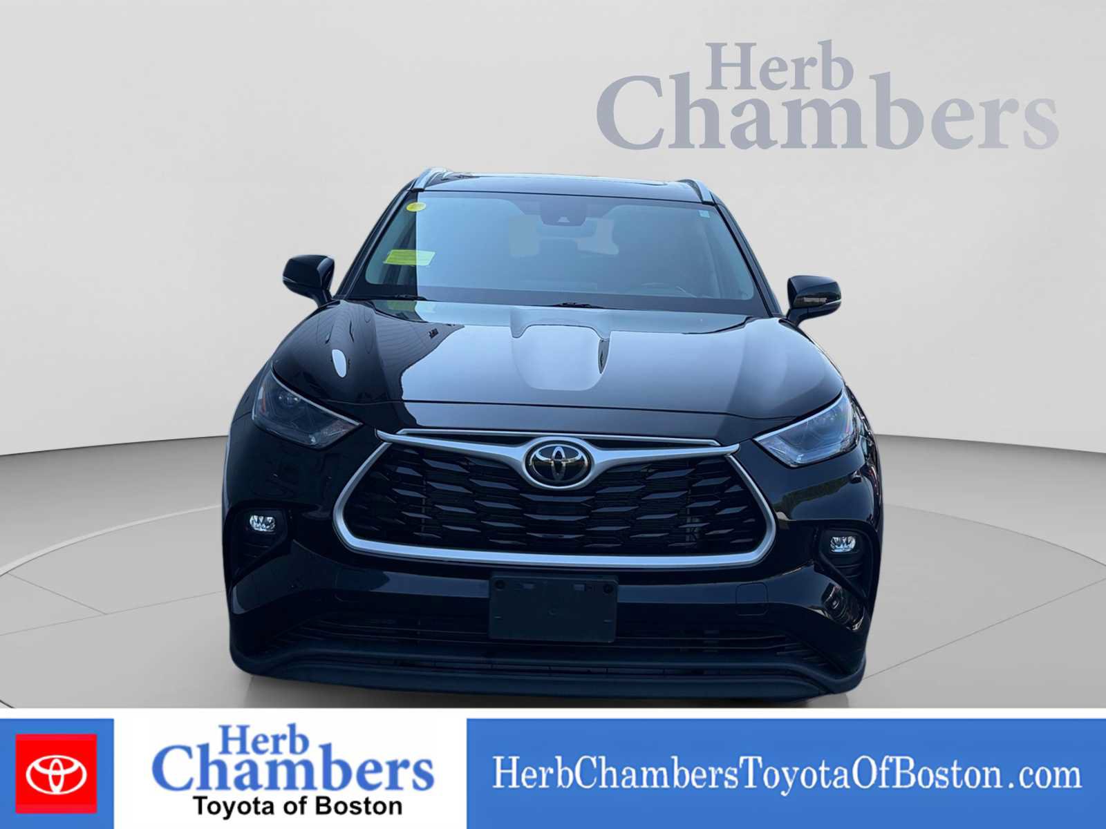 Used 2022 Toyota Highlander XLE AWD/4WD image 2