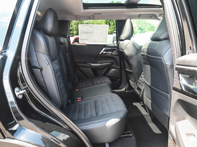 New 2025 Mitsubishi Outlander SE image 30