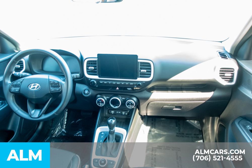 Used 2024 Hyundai Venue Limited FWD image 28