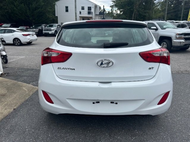 Used 2017 Hyundai Elantra GT image 4