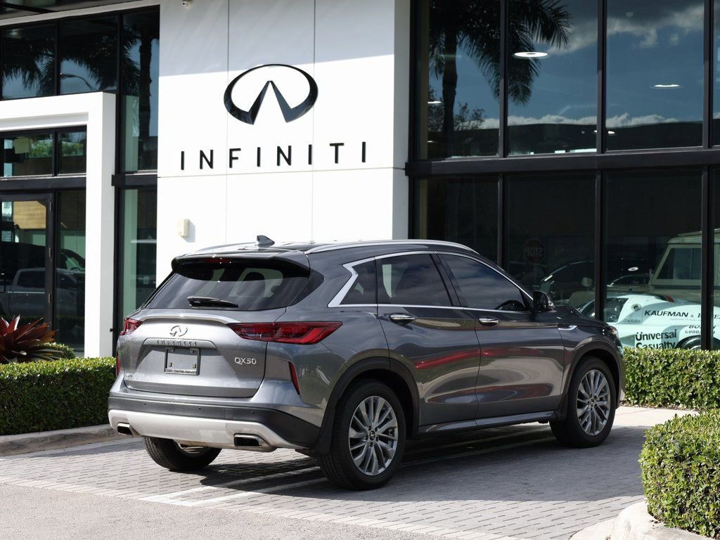 Certified 2025 INFINITI QX50 Luxe image 4