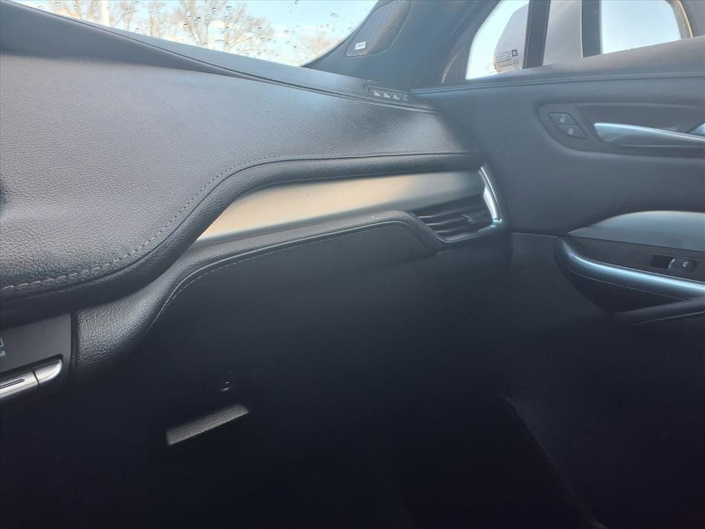 Used 2021 Cadillac XT4 Premium Luxury w/ Cold Weather Package image 16