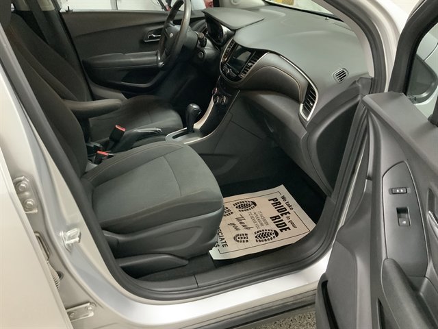 Used 2018 Chevrolet Trax LS w/ LPO, Cargo Package FWD image 19