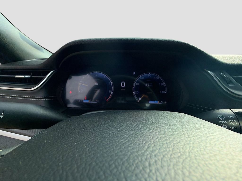 Used 2024 Jeep Grand Cherokee Altitude RWD image 38