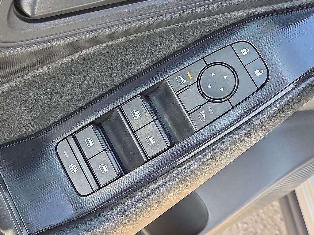 Used 2024 Nissan Rogue S AWD/4WD image 22