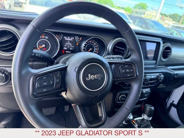 Certified 2023 Jeep Gladiator Sport AWD/4WD image 15