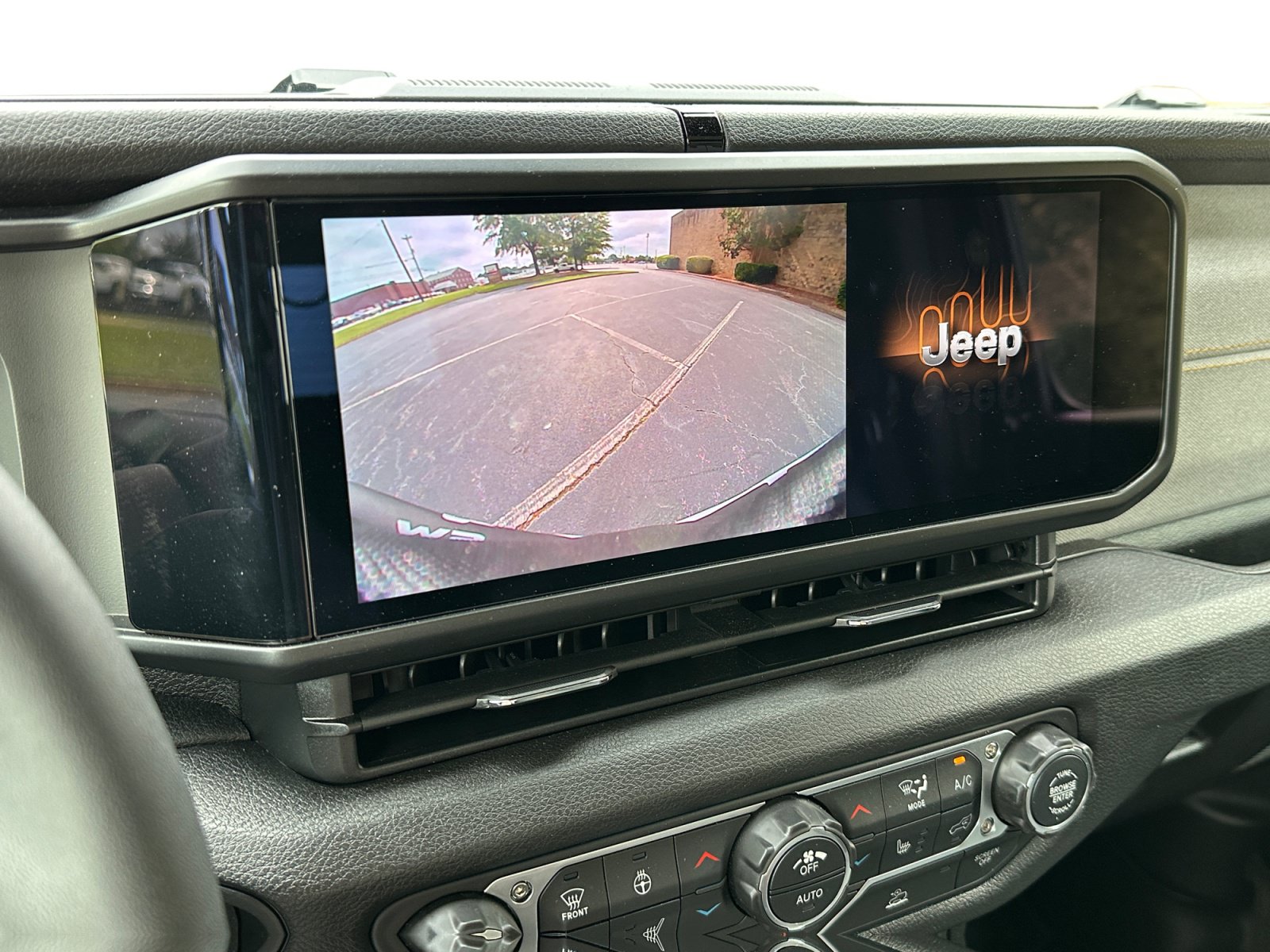 Used 2026 Jeep Wrangler Sport AWD/4WD image 16