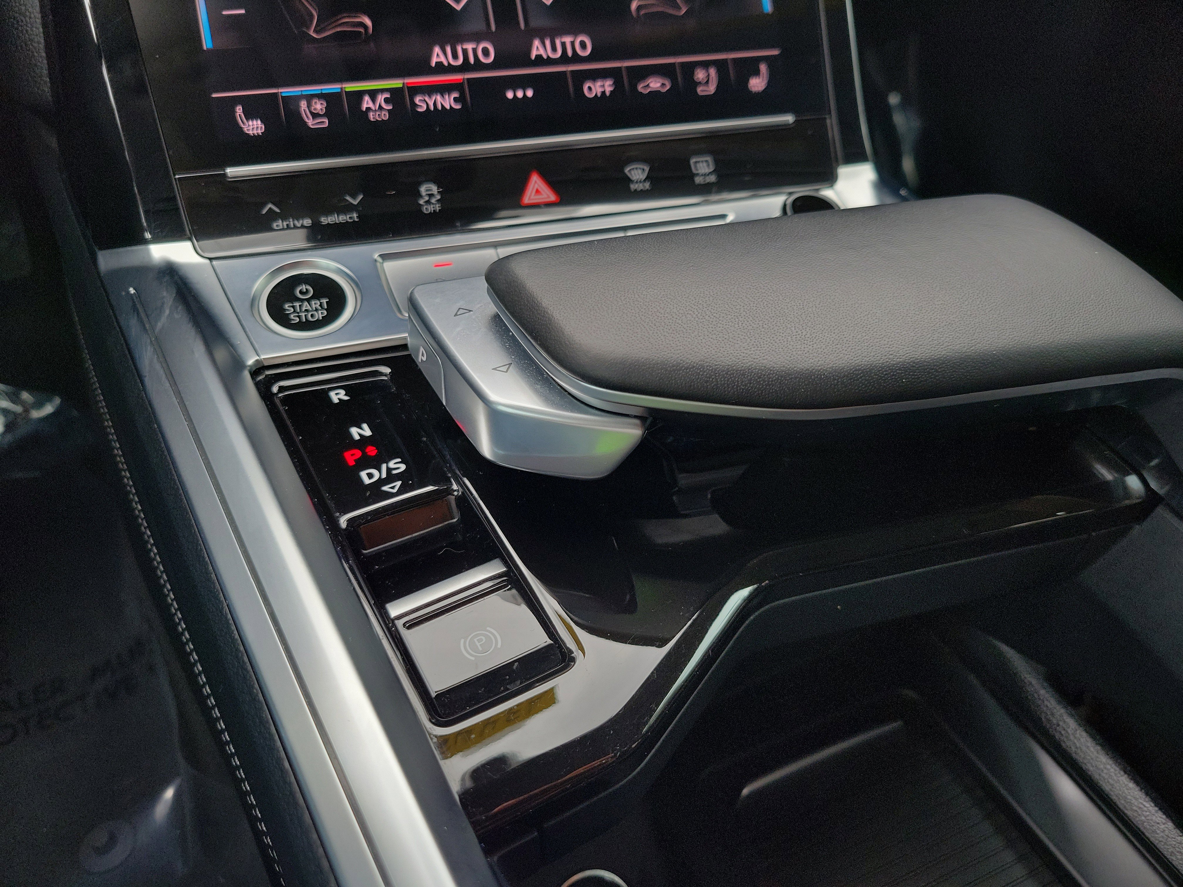 Used 2024 Audi Q8 e-tron Prestige w/ Prestige Package image 30