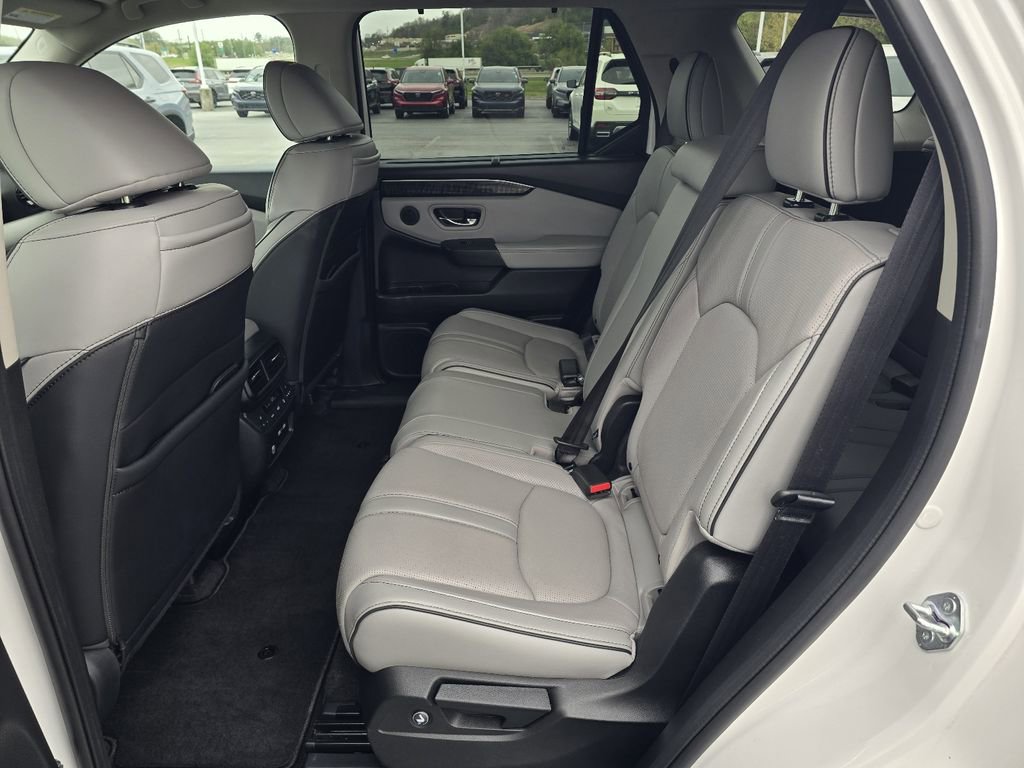 Used 2023 Honda Pilot Elite image 11