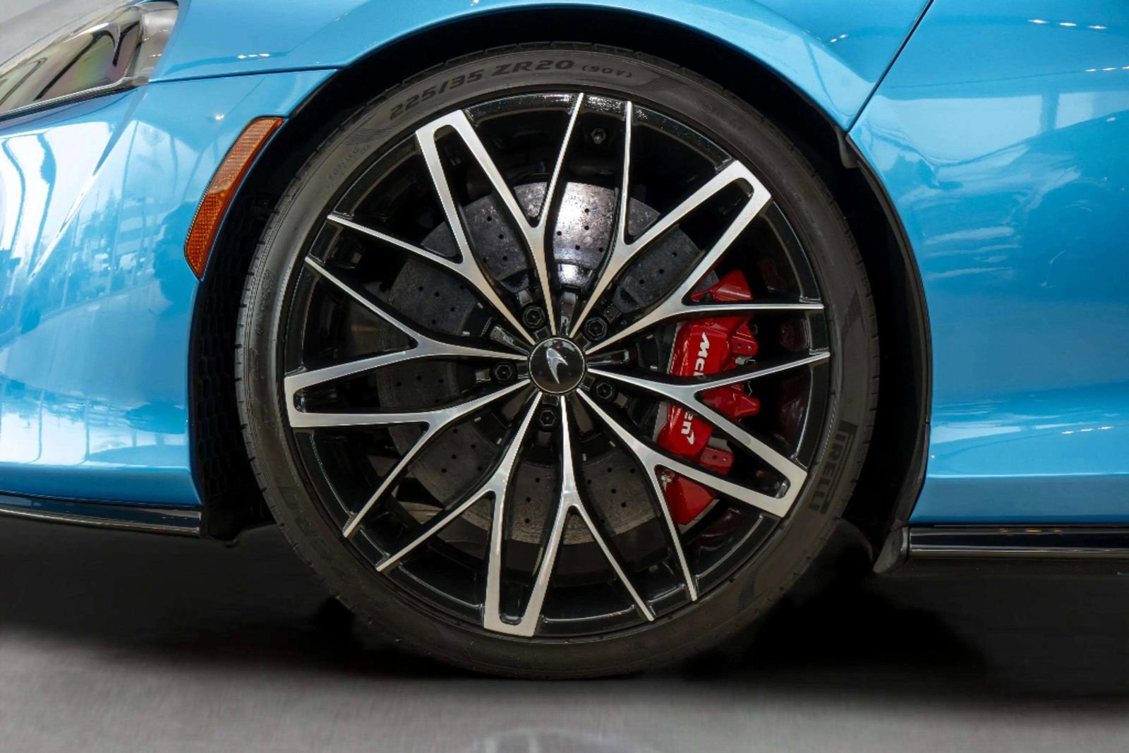 Used 2023 McLaren GT RWD image 12