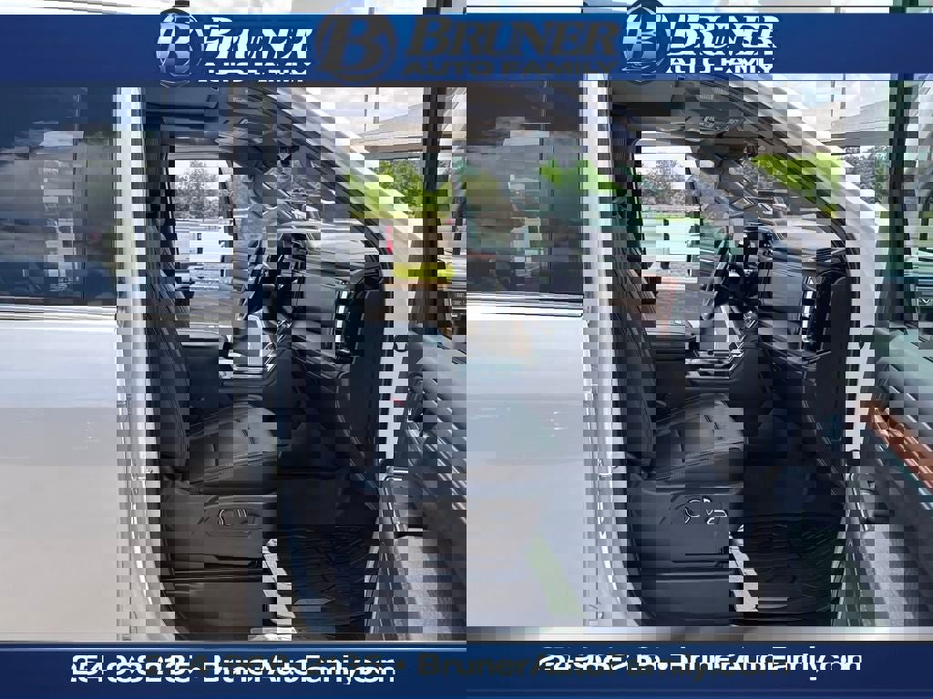 Used 2024 GMC Sierra 3500 Denali w/ Denali Reserve Package image 15