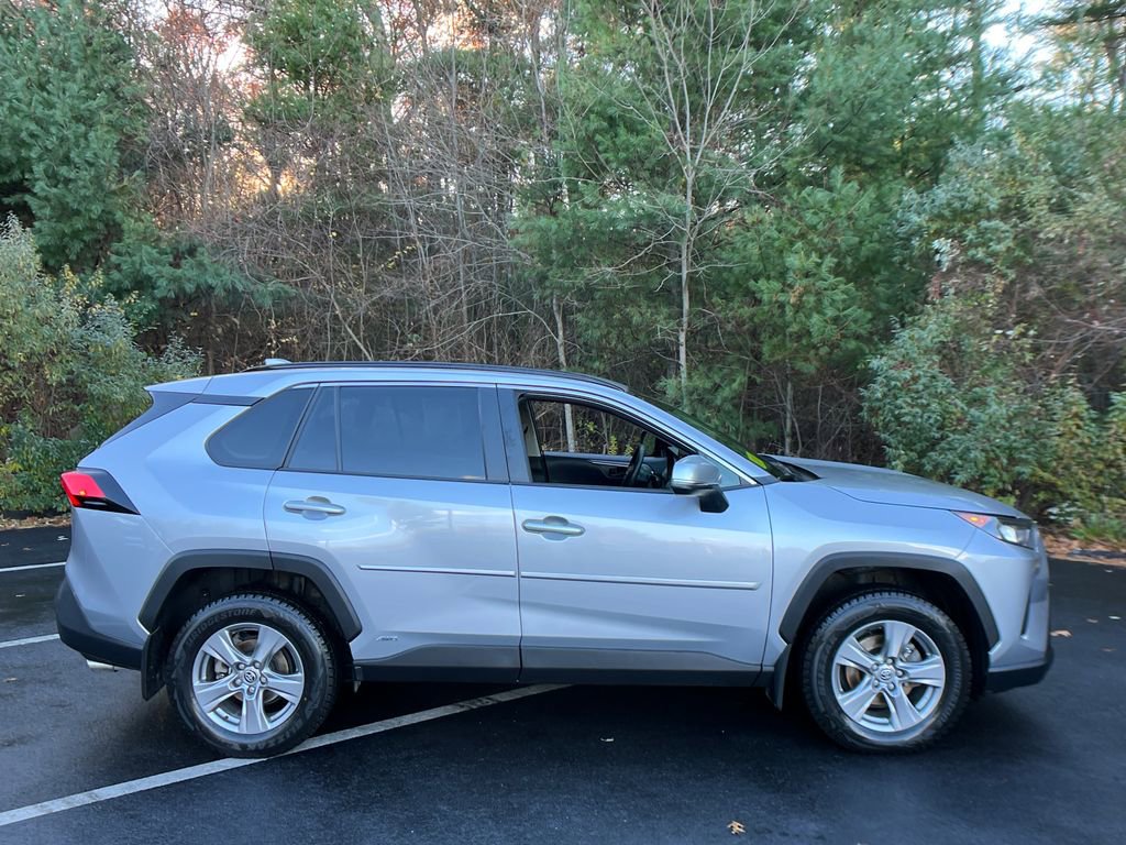 Used 2022 Toyota RAV4 LE image 6