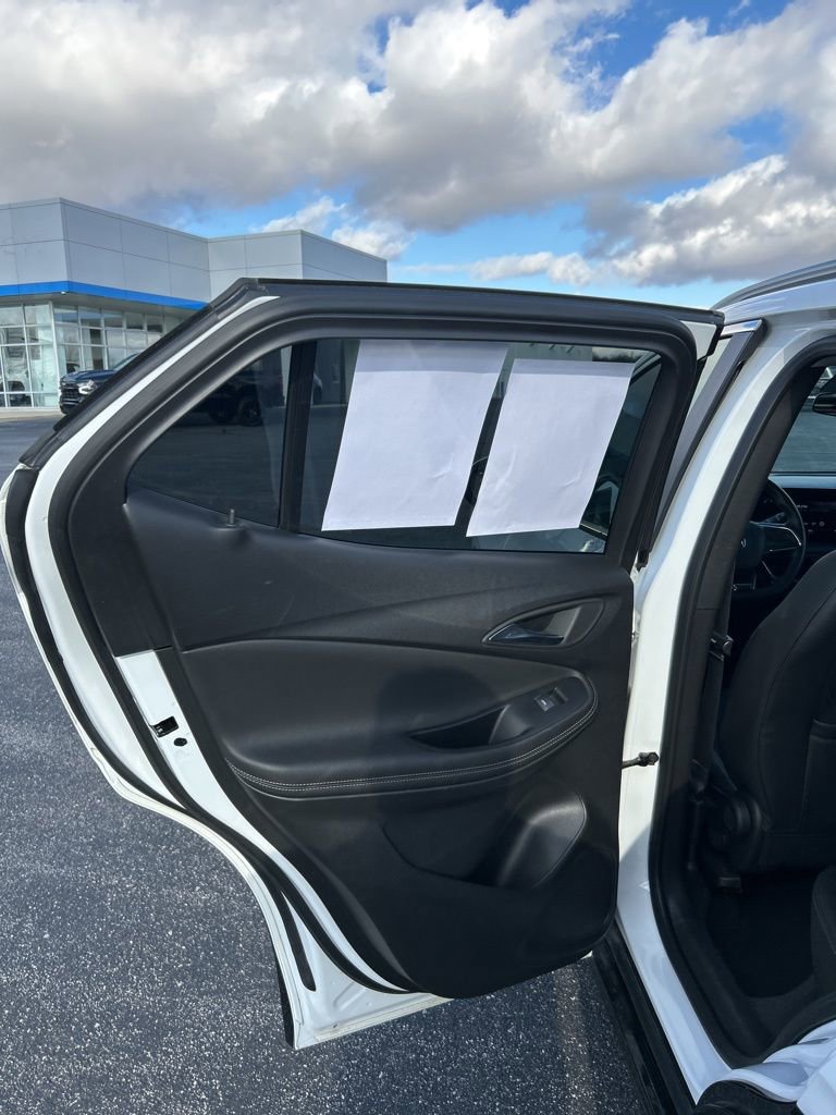 Used 2024 Buick Encore GX Sport Touring FWD image 46