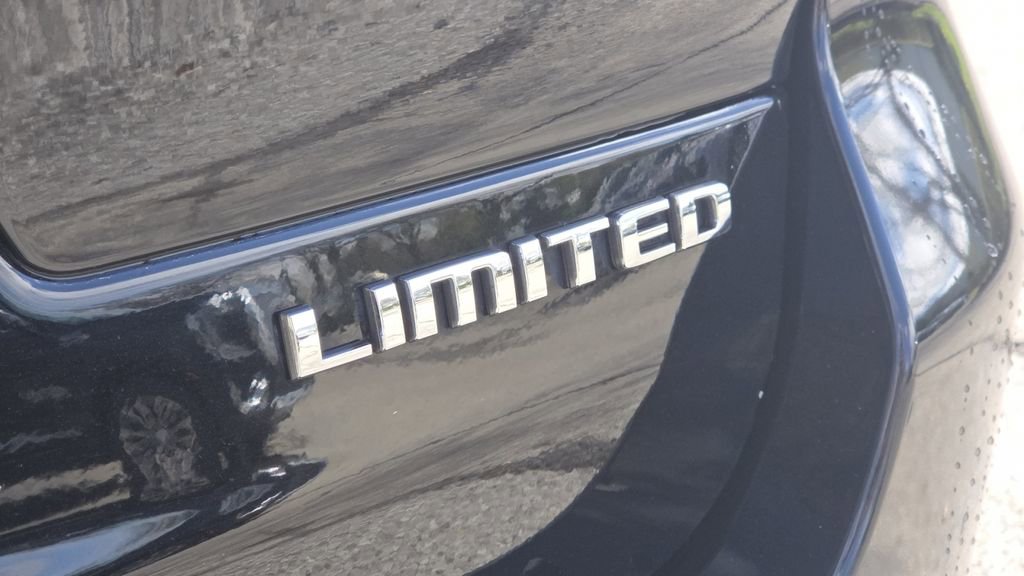 Used 2023 Jeep Grand Cherokee L Limited w/ Luxury Tech Group II image 9