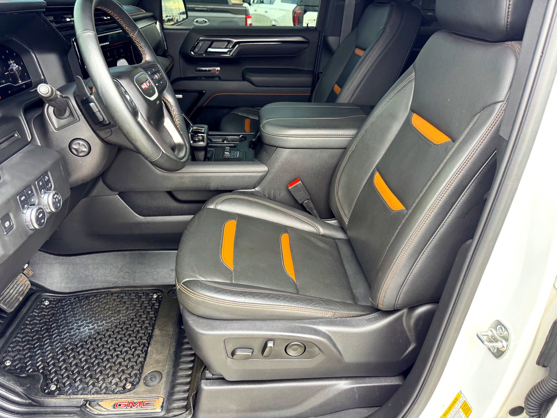 Used 2025 GMC Sierra 1500 AT4 image 12