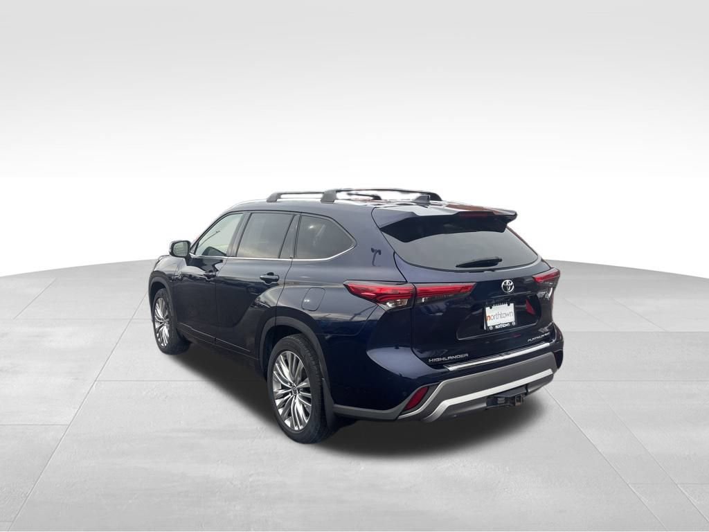Used 2022 Toyota Highlander Platinum image 9
