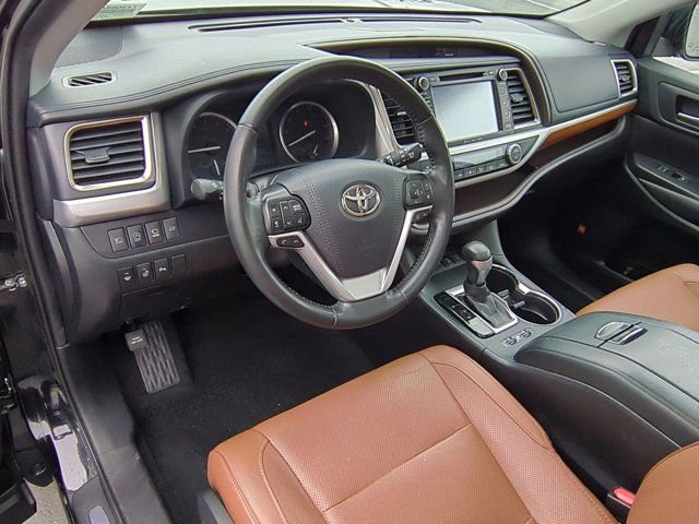 Certified 2019 Toyota Highlander Limited Platinum AWD/4WD image 9