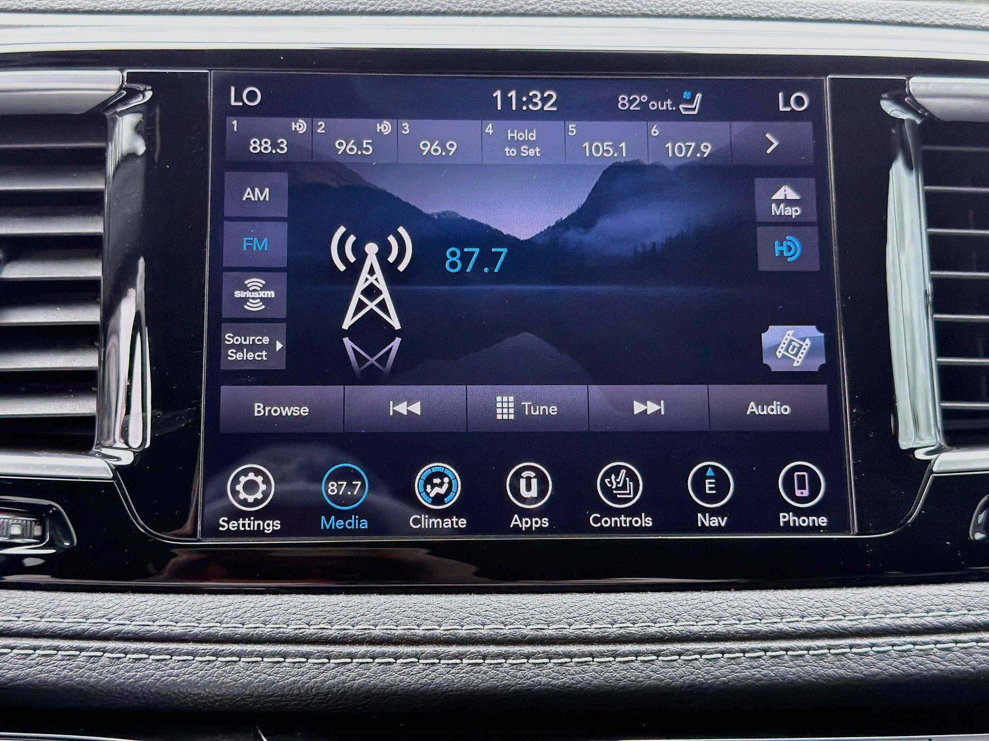 Used 2019 Chrysler Pacifica Limited w/ Advanced Safetytec Group FWD image 33