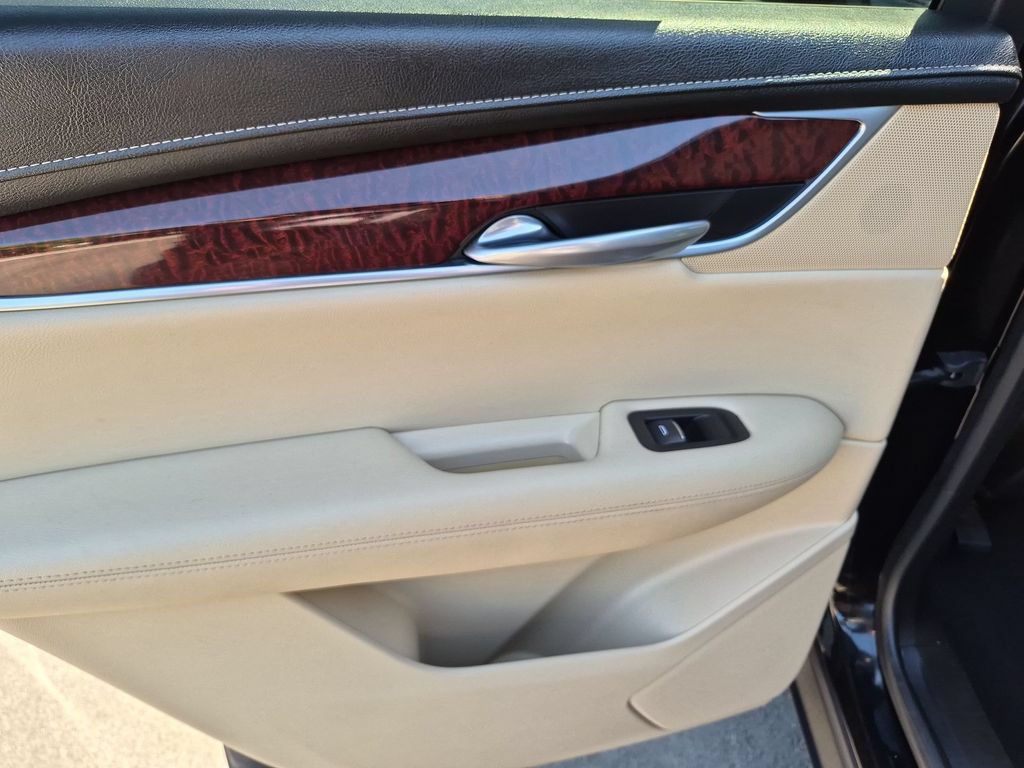 Used 2018 Cadillac XT5 Luxury w/ Driver Awareness Package FWD image 17