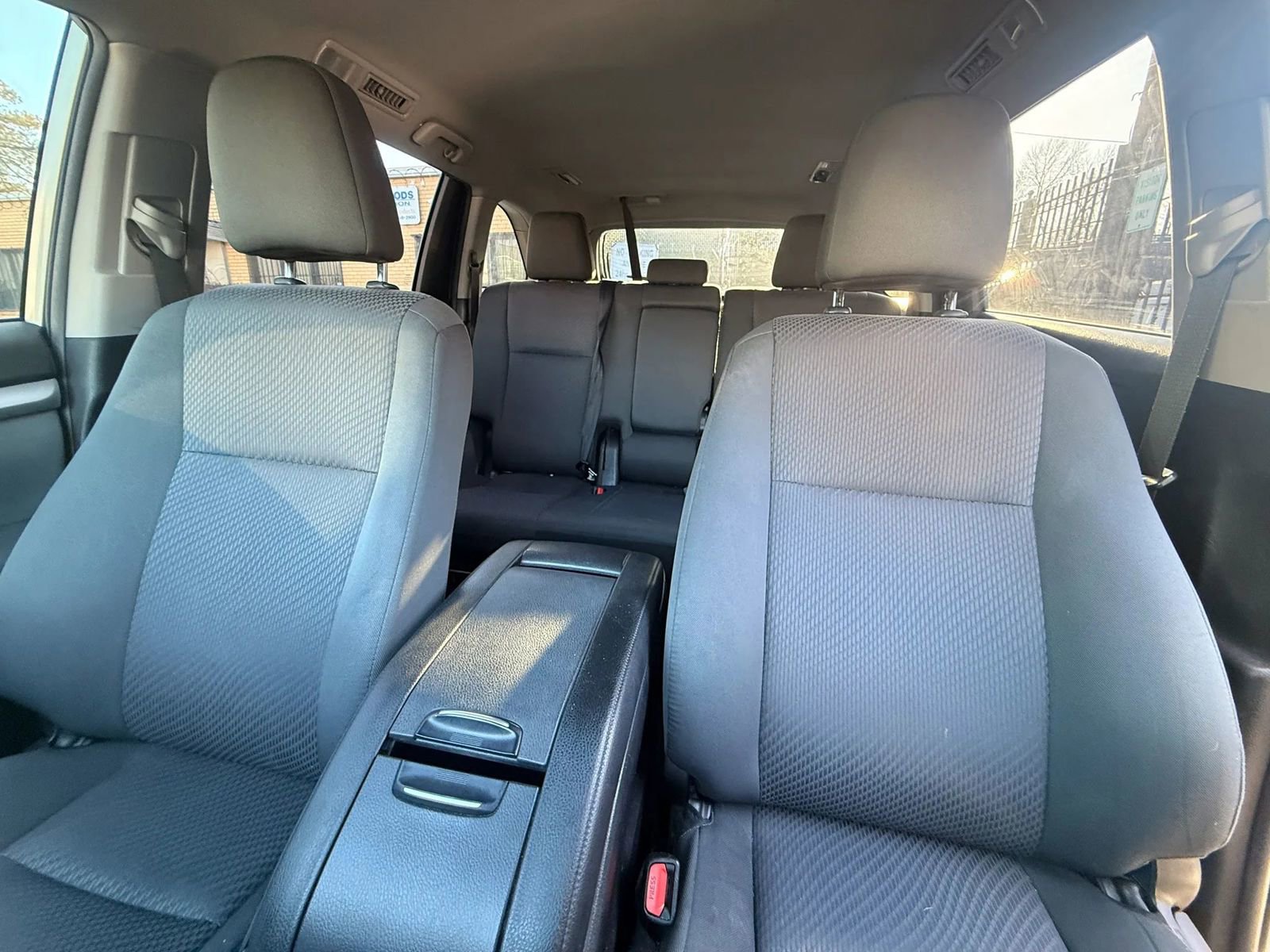Used 2019 Toyota Highlander LE AWD/4WD image 23