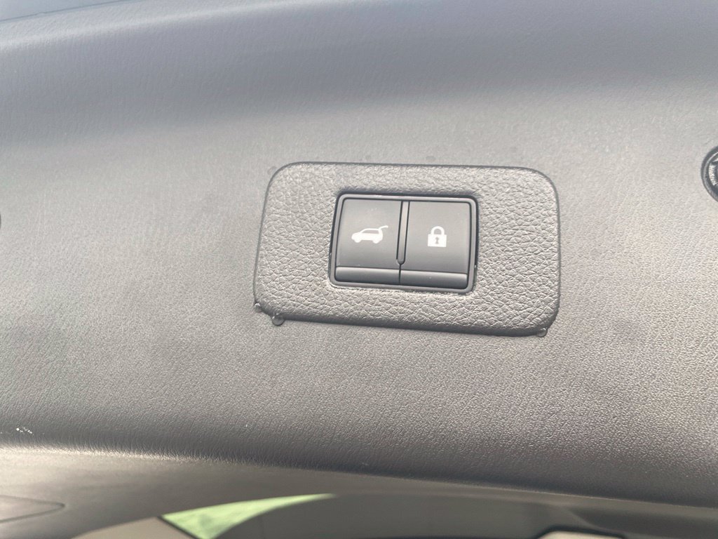 Used 2024 Nissan Armada Platinum w/ Captain's Chairs Package RWD image 39