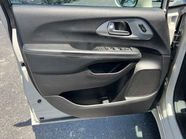 Used 2021 Chrysler Pacifica Touring-L w/ Premium & Safety Sphere Group AWD/4WD image 26