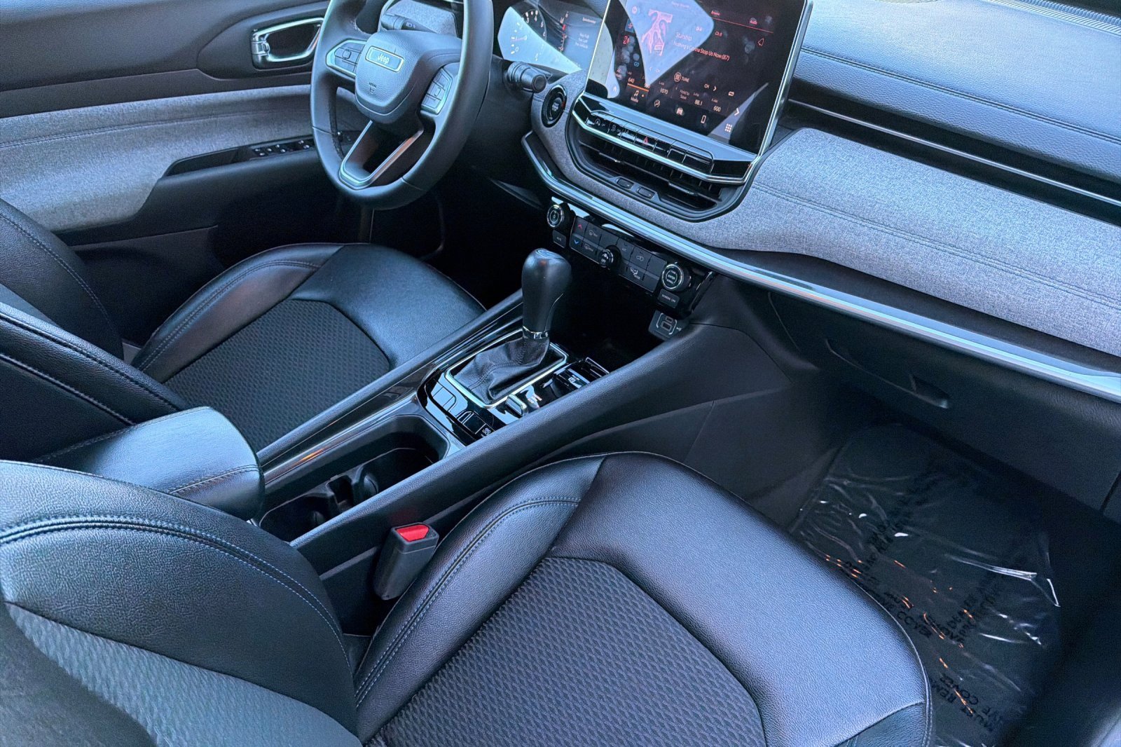 Used 2024 Jeep Compass Latitude image 13