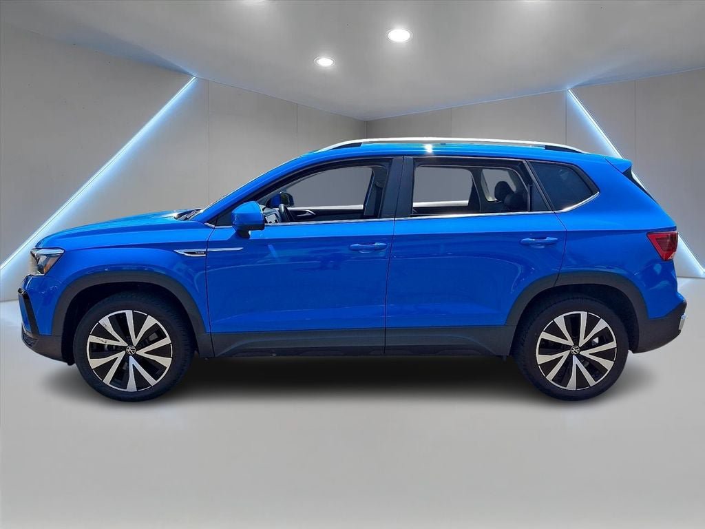 Used 2023 Volkswagen Taos SE w/ Panoramic Sunroof Package FWD image 7
