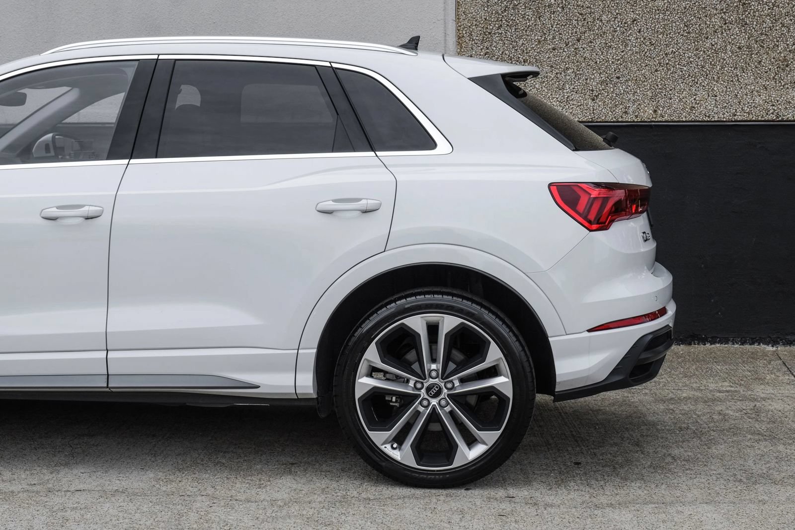 Used 2020 Audi Q3 2.0T Premium Plus w/ Premium Plus Package AWD/4WD image 16