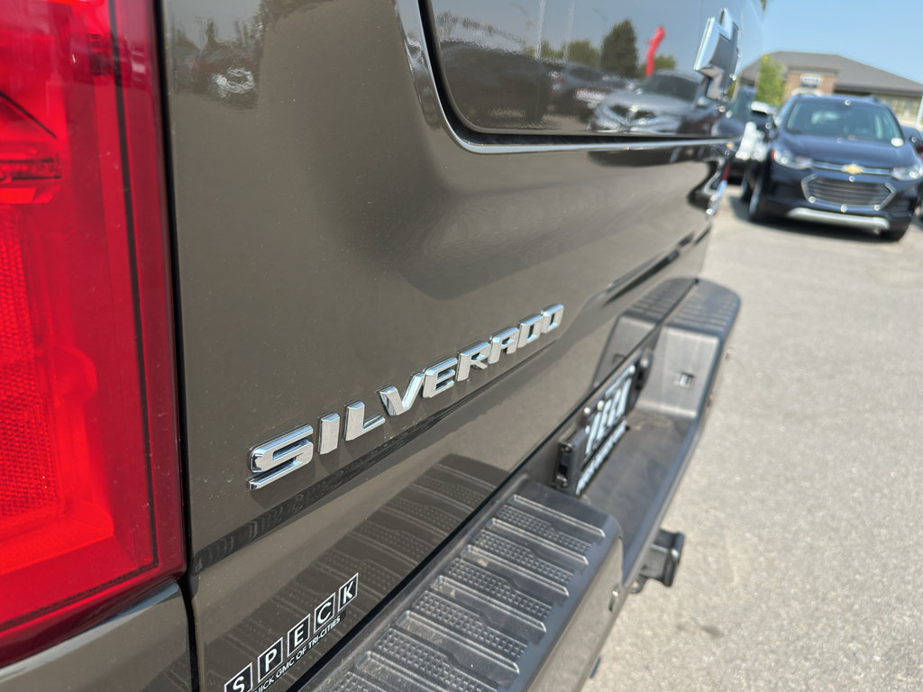 Used 2023 Chevrolet Silverado 1500 High Country w/ Technology Package AWD/4WD image 12