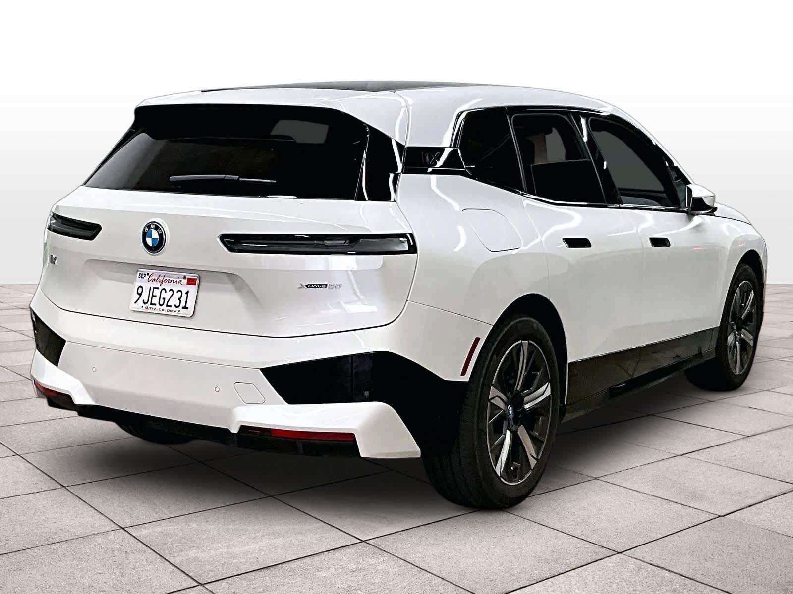 Used 2024 BMW iX xDrive50 w/ Sport Package AWD/4WD image 15