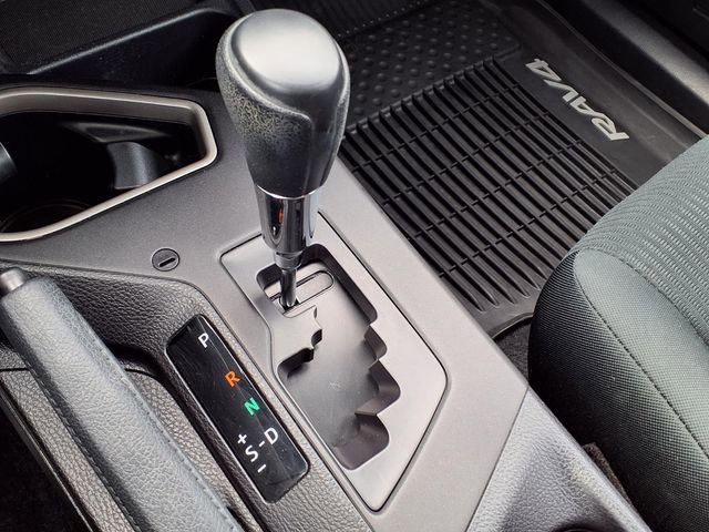 Used 2018 Toyota RAV4 LE image 20