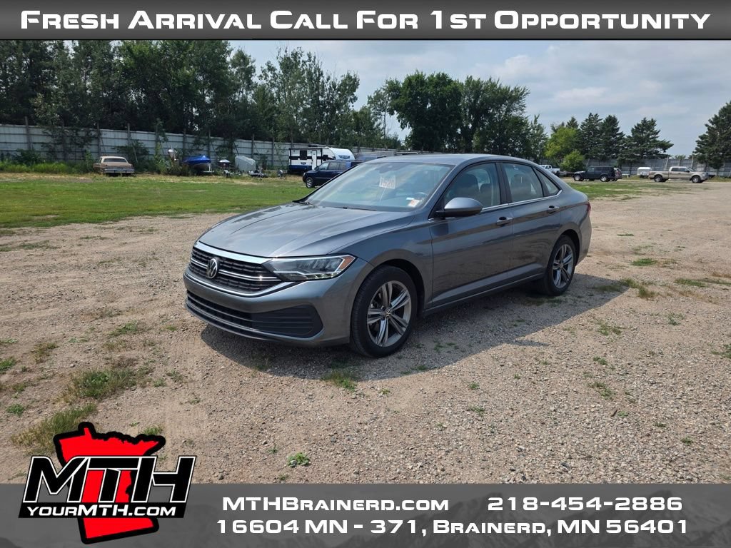 Used 2024 Volkswagen Jetta SE FWD image 4