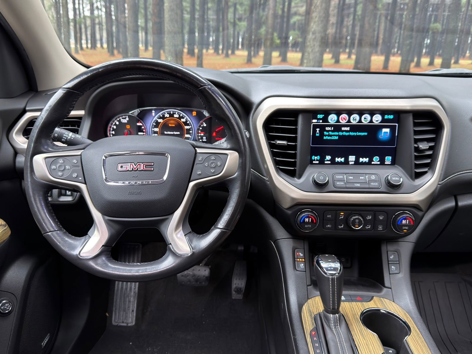 Used 2019 GMC Acadia Denali w/ Technology Package FWD image 3