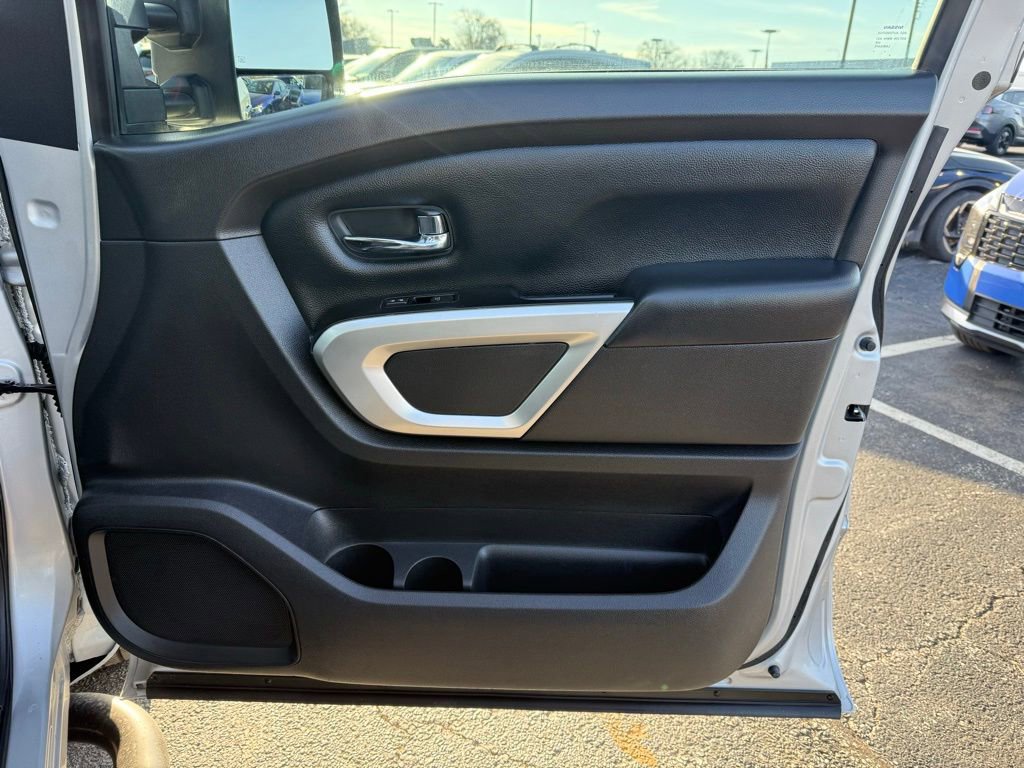 Used 2020 Nissan Titan SV w/ SV Convenience Package image 22